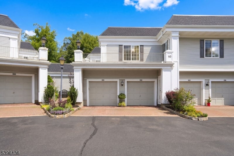 215 Riveredge Dr