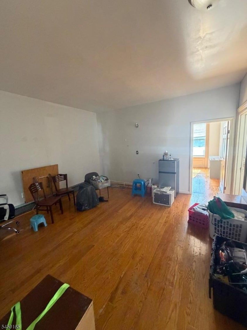 407 Main St 2
