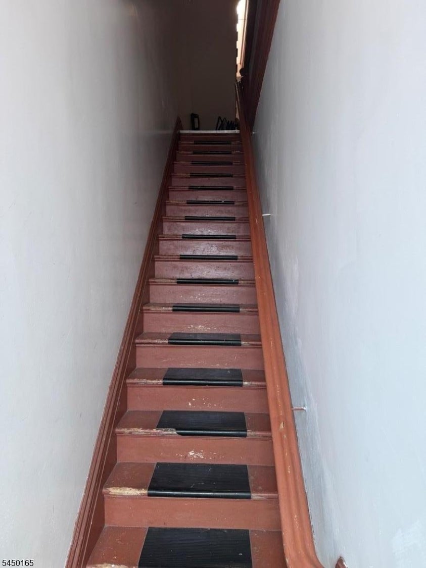 407 Main St 2