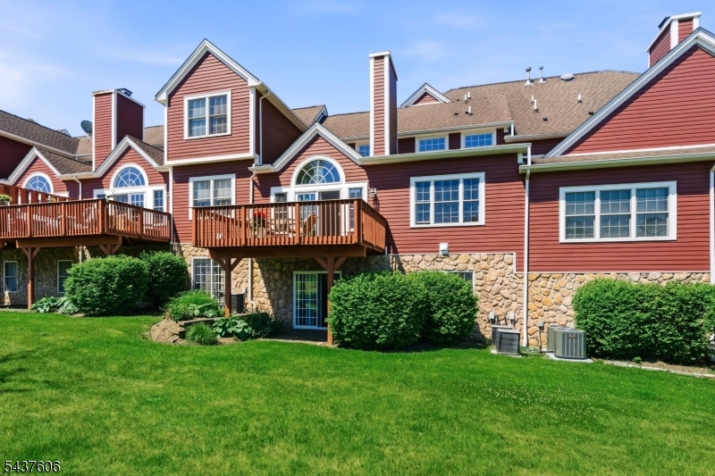 34 Turnberry Ln