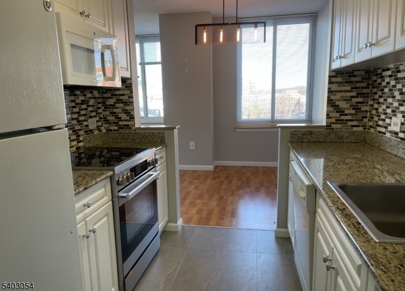 100 Old Palisade Rd1811