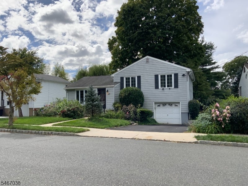 89 Hawthorne Ave