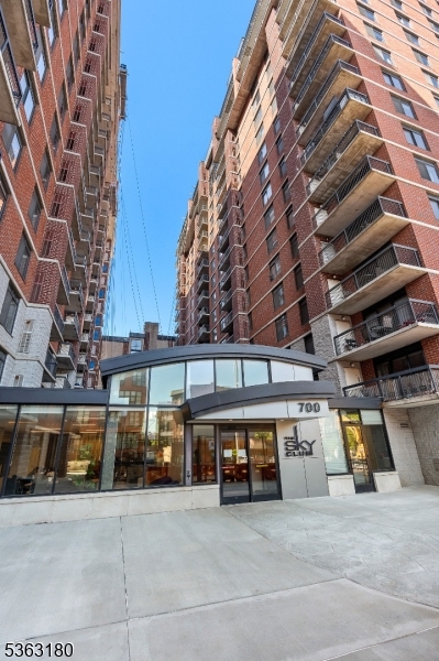 700 1St St Unit 16PR 16PR
