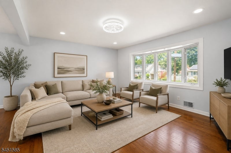 18 Deerwood Ave