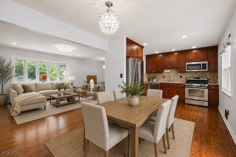 18 Deerwood Ave