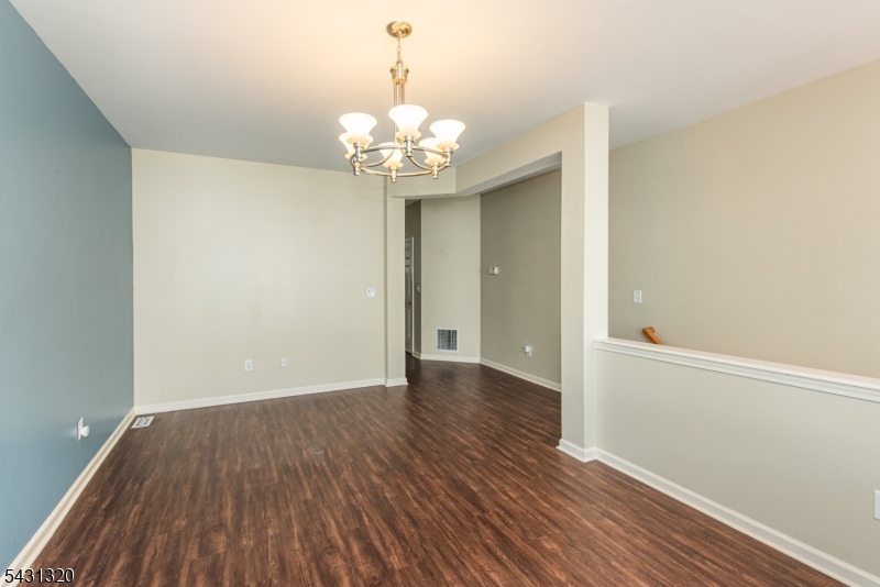 46 Devonshire Dr