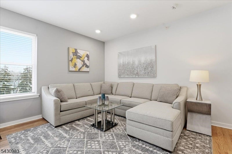 660 Bloomfield Ave 405