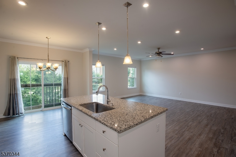 16 Cypress Ln