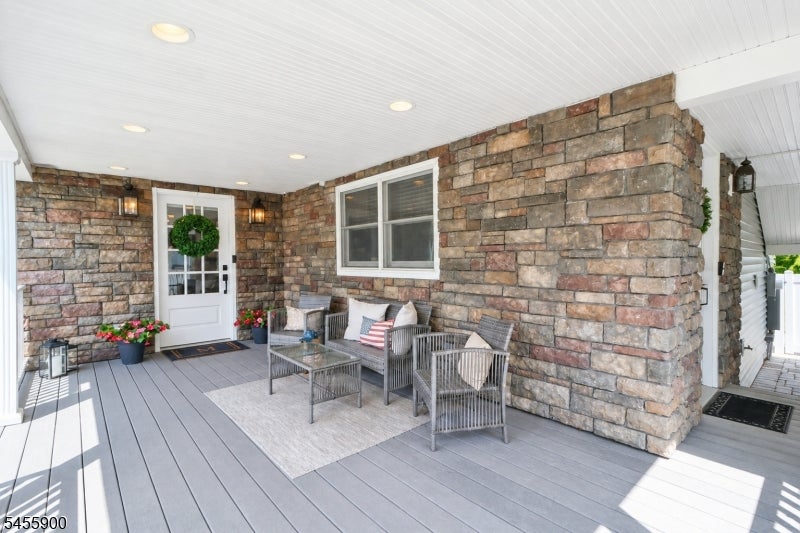 4 Raymond Ct