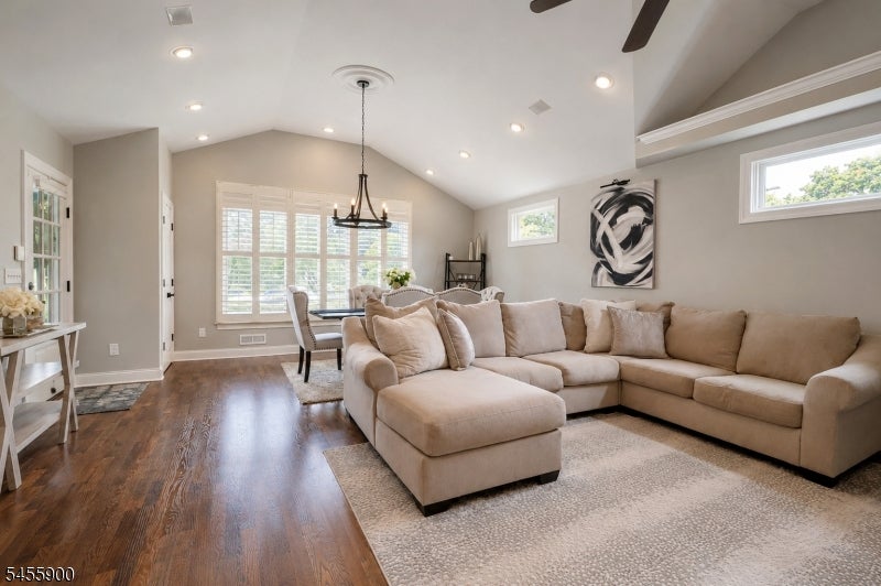 4 Raymond Ct