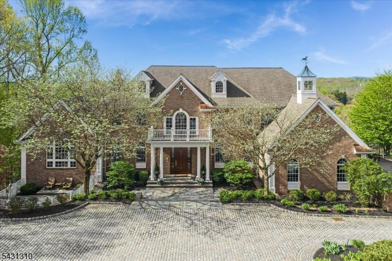 12 Beacon Hill Dr