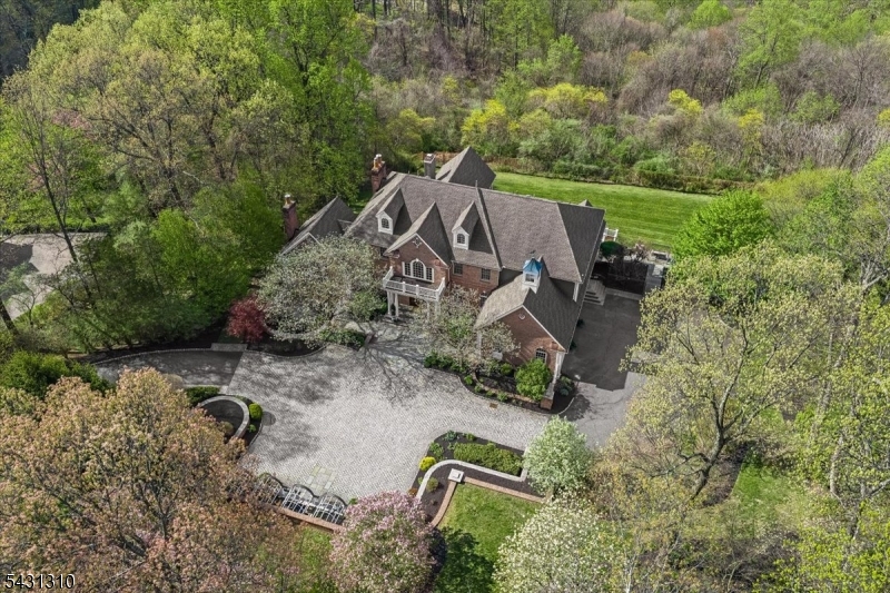 12 Beacon Hill Dr