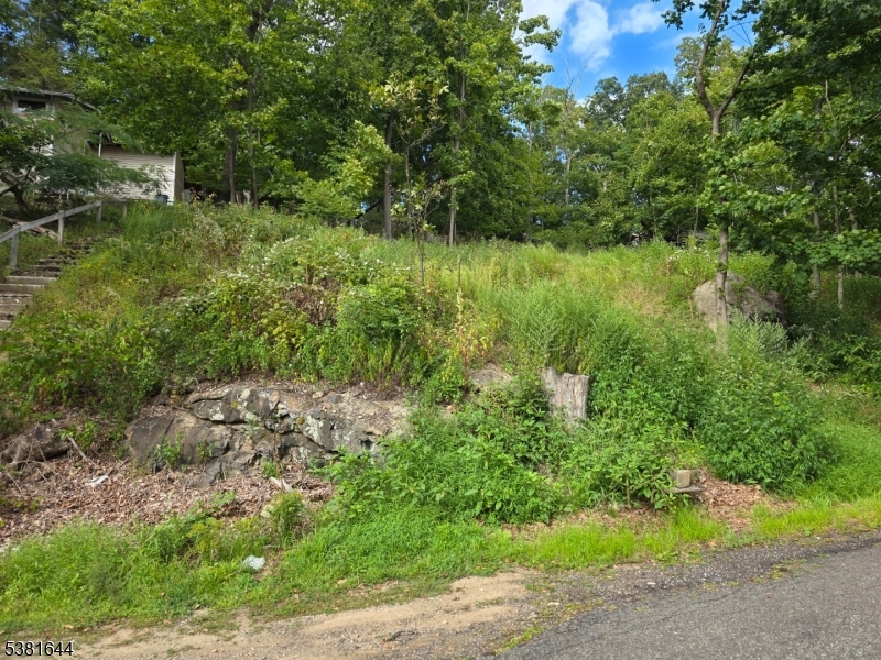 13 Stonehenge Rd