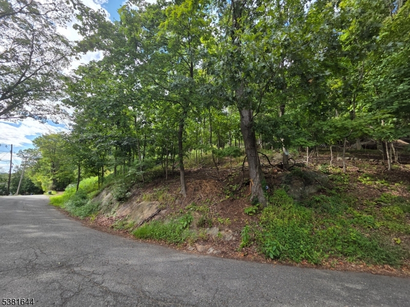 13 Stonehenge Rd