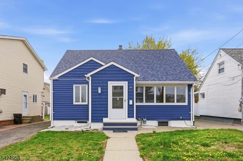 31 Ackerson Pl Passaic City NJ 07055