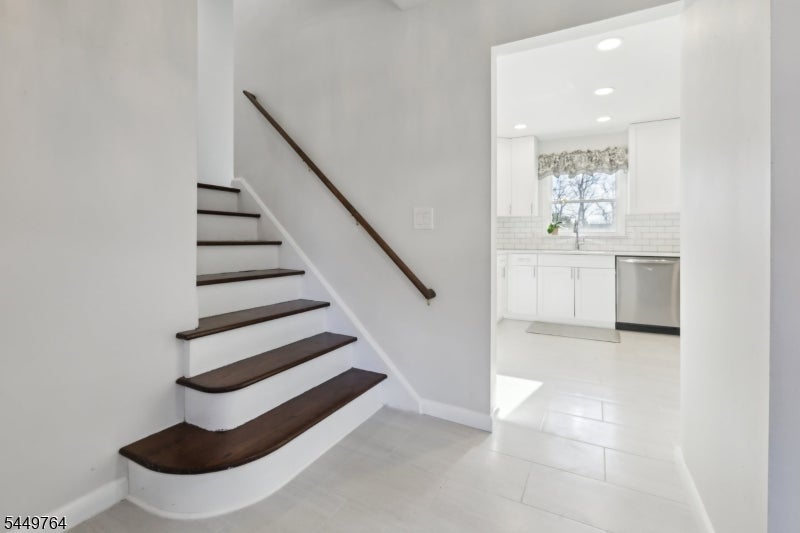 287 Country Club Dr