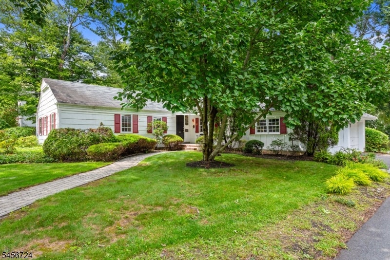 7 Fox Chase Ln