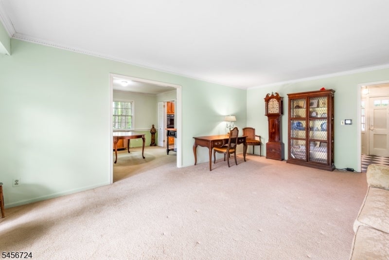7 Fox Chase Ln