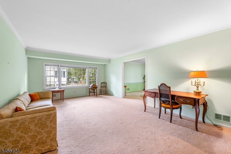 7 Fox Chase Ln