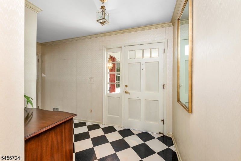 7 Fox Chase Ln