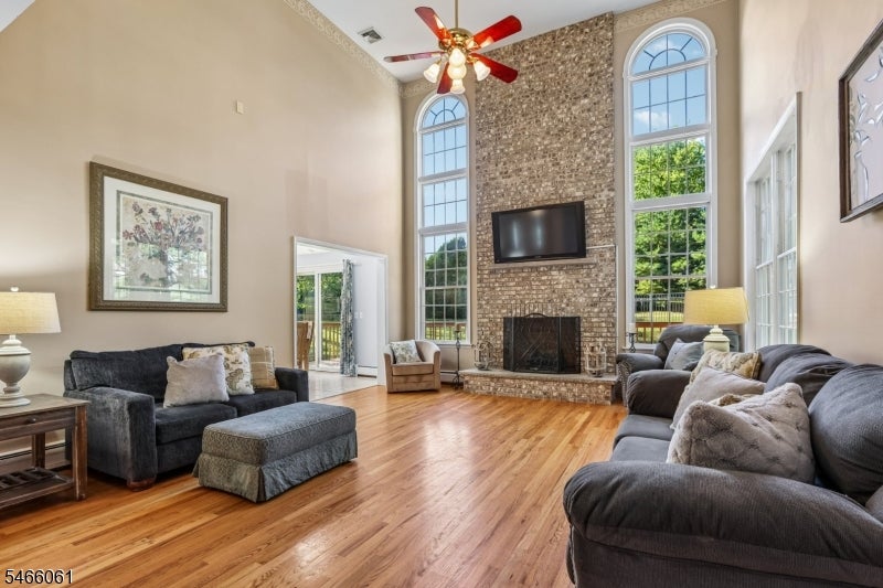 6 Lauren Ct