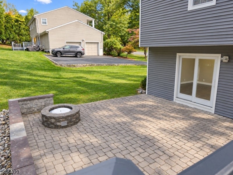 7 Crossbrook Ln
