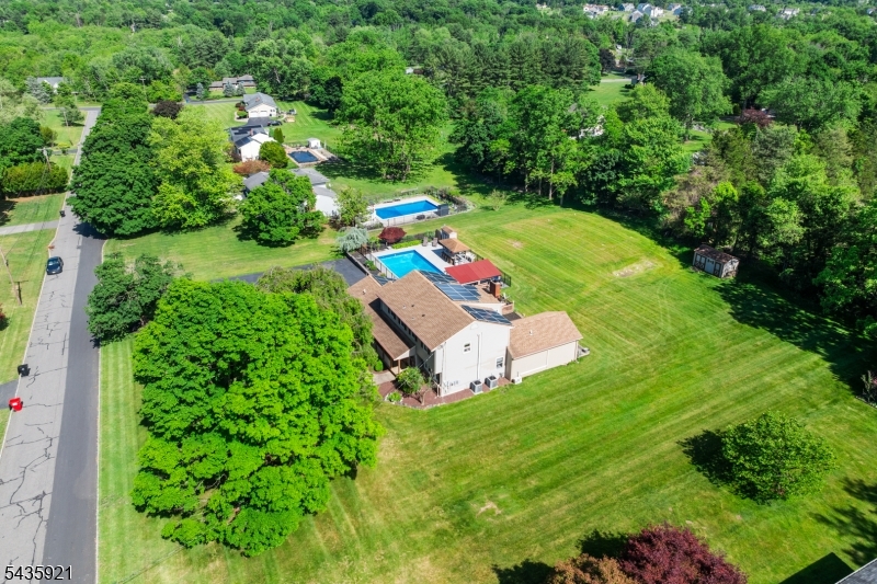 8 Garrett Dr
