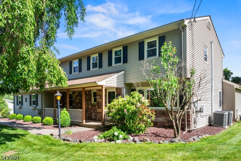 8 Garrett Dr