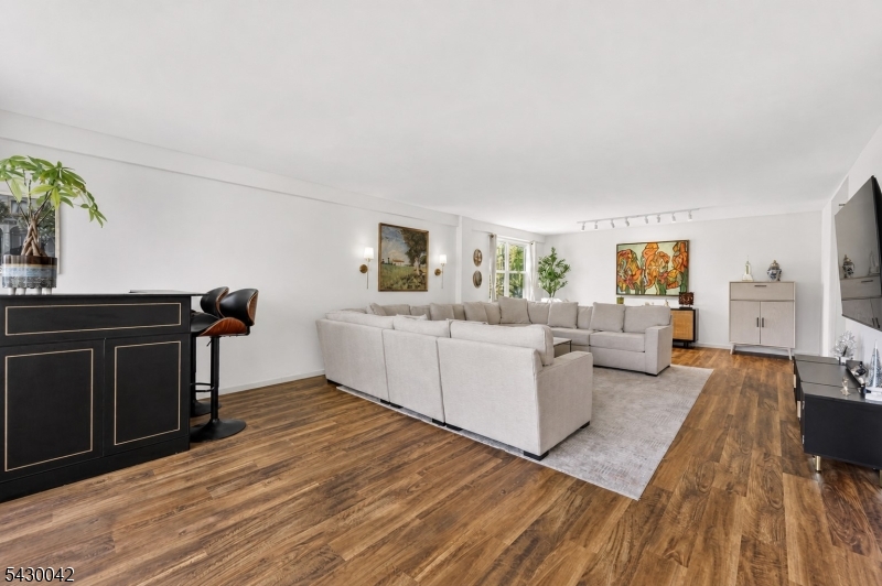 926 Bloomfield Ave 3A
