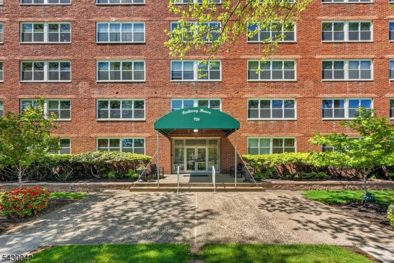 926 Bloomfield Ave 3A