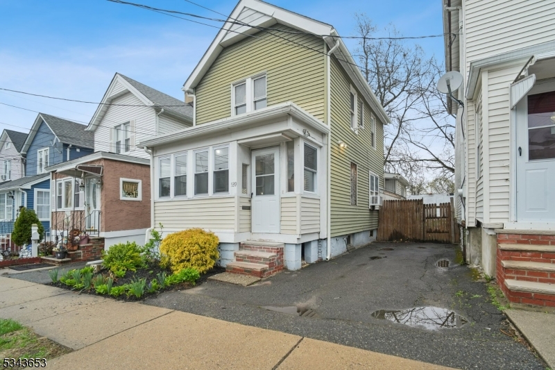 539 Tremont Ave