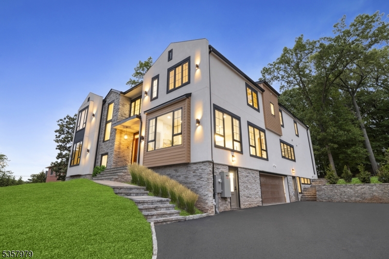 370 Hartshorn Dr