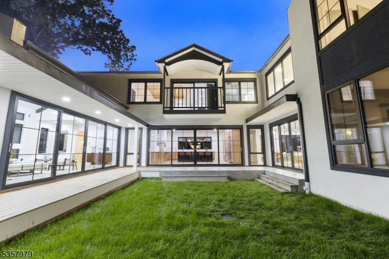 370 Hartshorn Dr