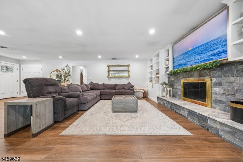 41 Carlos Dr