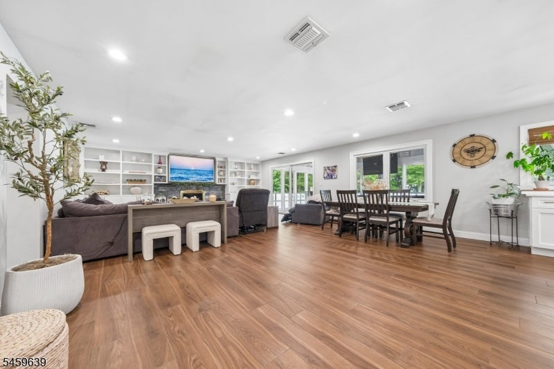 41 Carlos Dr