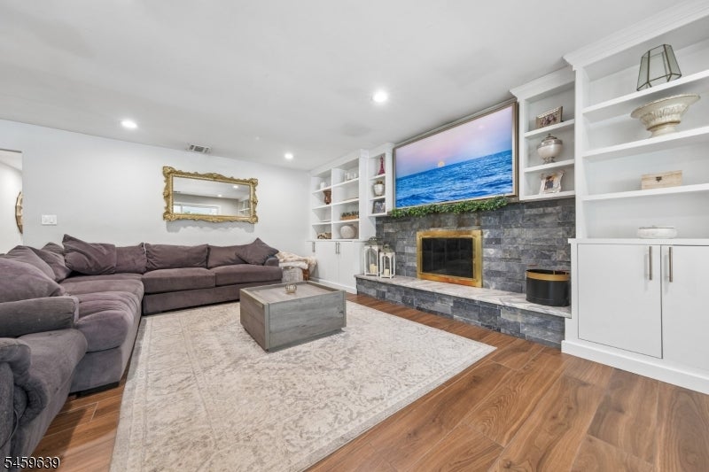 41 Carlos Dr