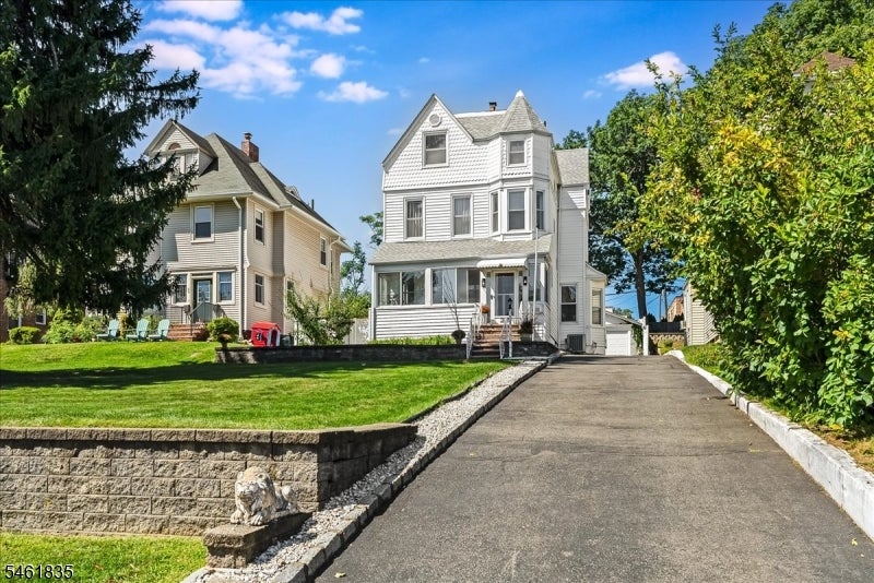 22 Forest St