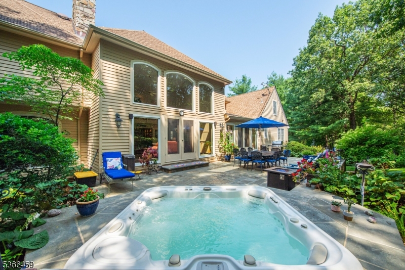 5 Montauk Trl