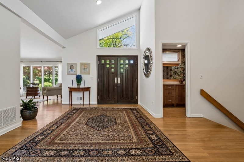 10 Hawthorne Ct