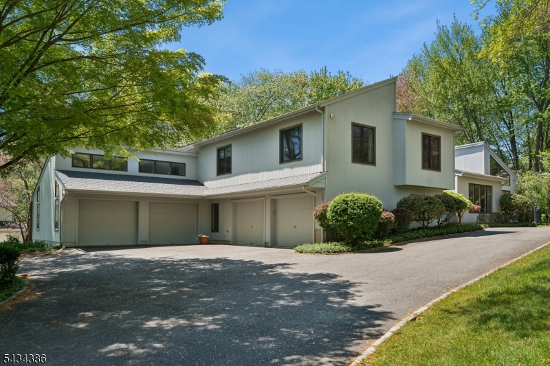 10 Hawthorne Ct