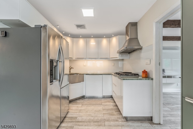 53 Harry Rd