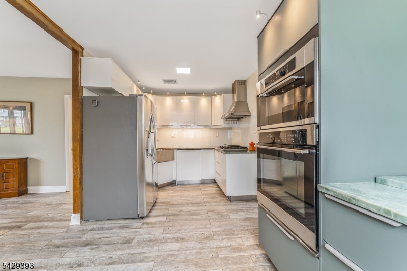 53 Harry Rd