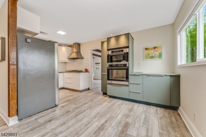 53 Harry Rd