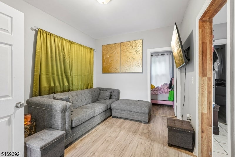 24 20Th Ave
