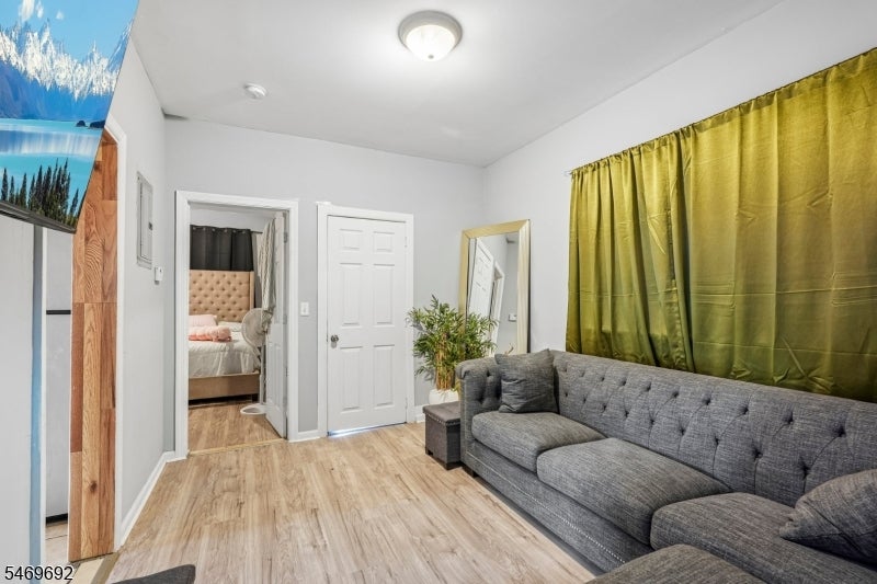 24 20Th Ave