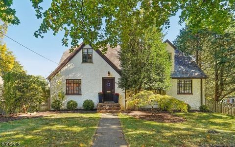 Photo of 3 Rose Ave, Madison, NJ 07940 (MLS # 3994014)