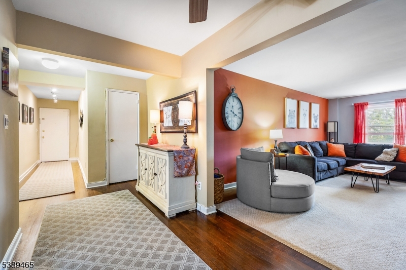 18 Springfield Ave 2D