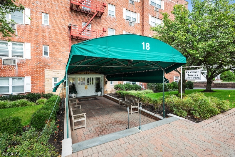18 Springfield Ave 2D