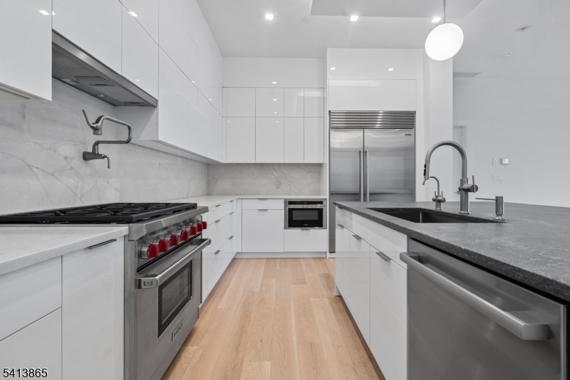 620 Bloomfield Ave PH-B