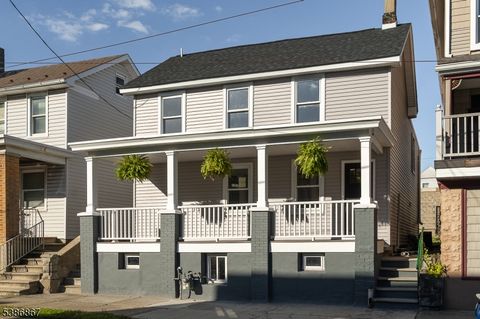 Photo of 195 Chambers St, Phillipsburg, NJ 08865 (MLS # 3993834)